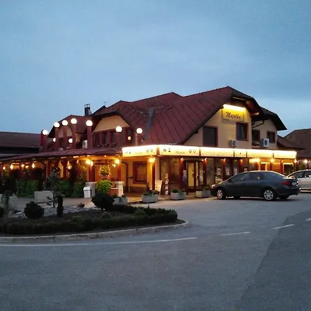 Majolka 3*