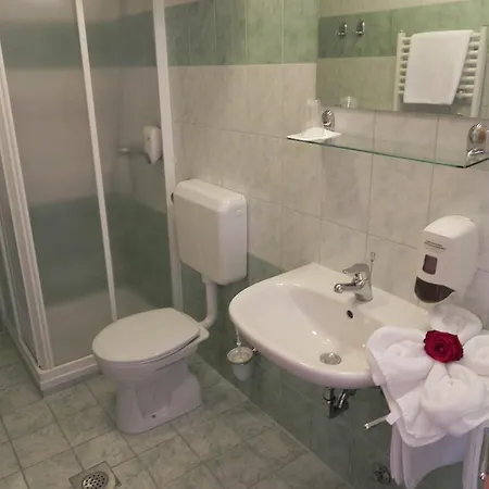 ゲストハウス Majolka